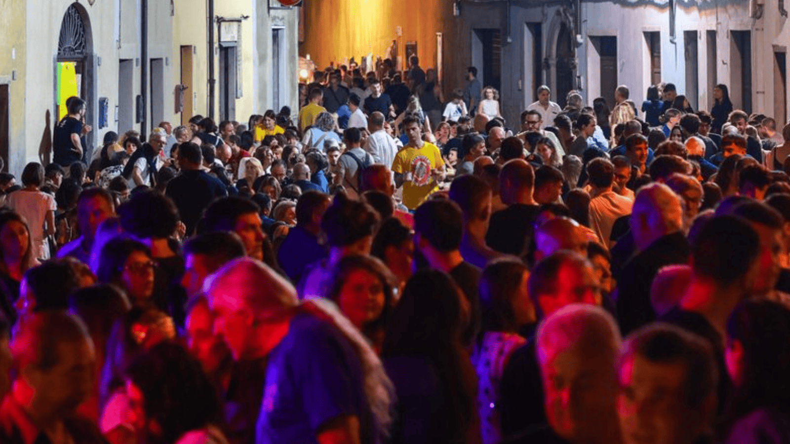 Vi aspettiamo alla Festa di San Pietro per festeggiare insieme l'inizio dell'estate, tra musica spettacoli e non meglio precisati stand!