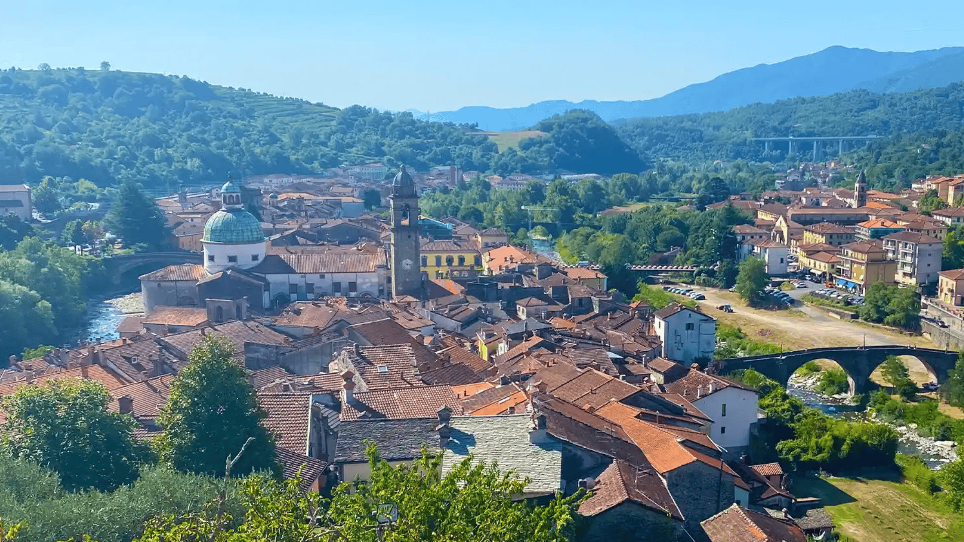 La Corale di Santa Cecilia accoglie l'estate a Pontremoli con un concerto corale di canti popolari pontremolesi e lunigianesi nella Piazzetta di San Geminiano.