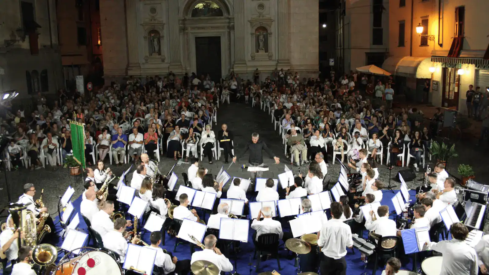 La sera del 2 luglio la Musica Cittadina di Pontremoli allieta la città con il tradizionale concerto in onore dei festeggiamenti per la Madonna del Popolo.
