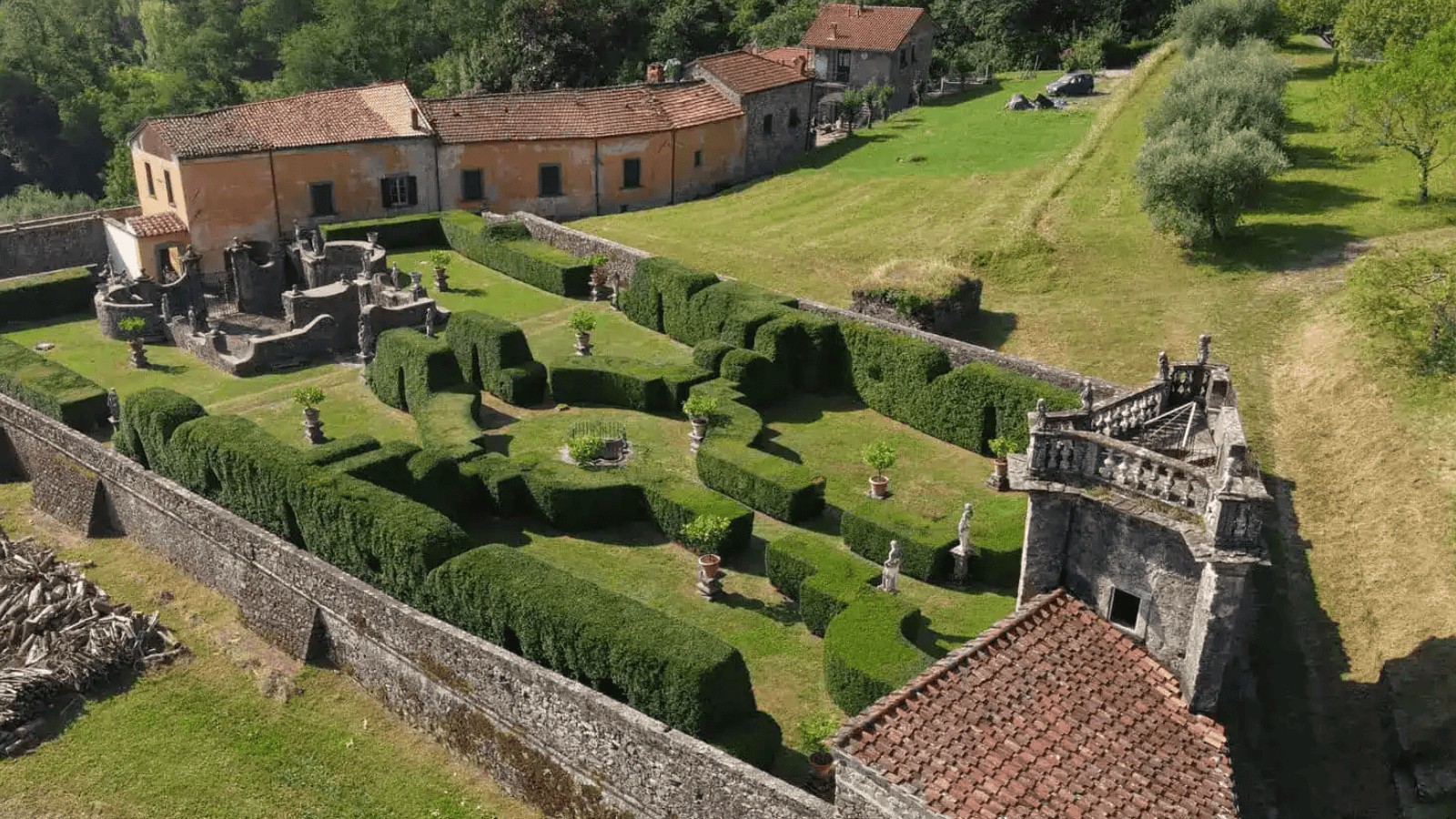 villa pavesi negri baldini In occasione di Chiese e Palazzi Aperti, Villa Pavesi Negri Baldini di Scorano apre i cancelli del suo giardino barocco con una visita guidata speciale.