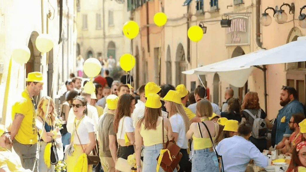 Scopri il Tour Day di Pontremoli: un folle food tour tra sapori locali, osterie, botteghe e tradizioni culinarie della Lunigiana.